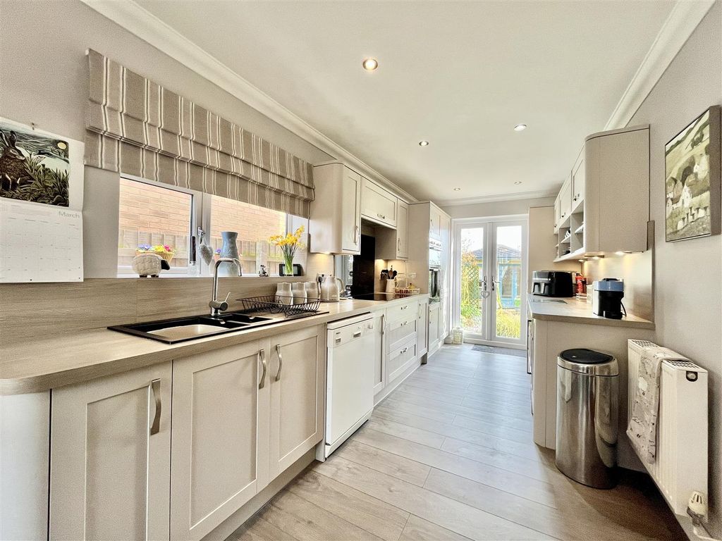 Property photo 3 of 32