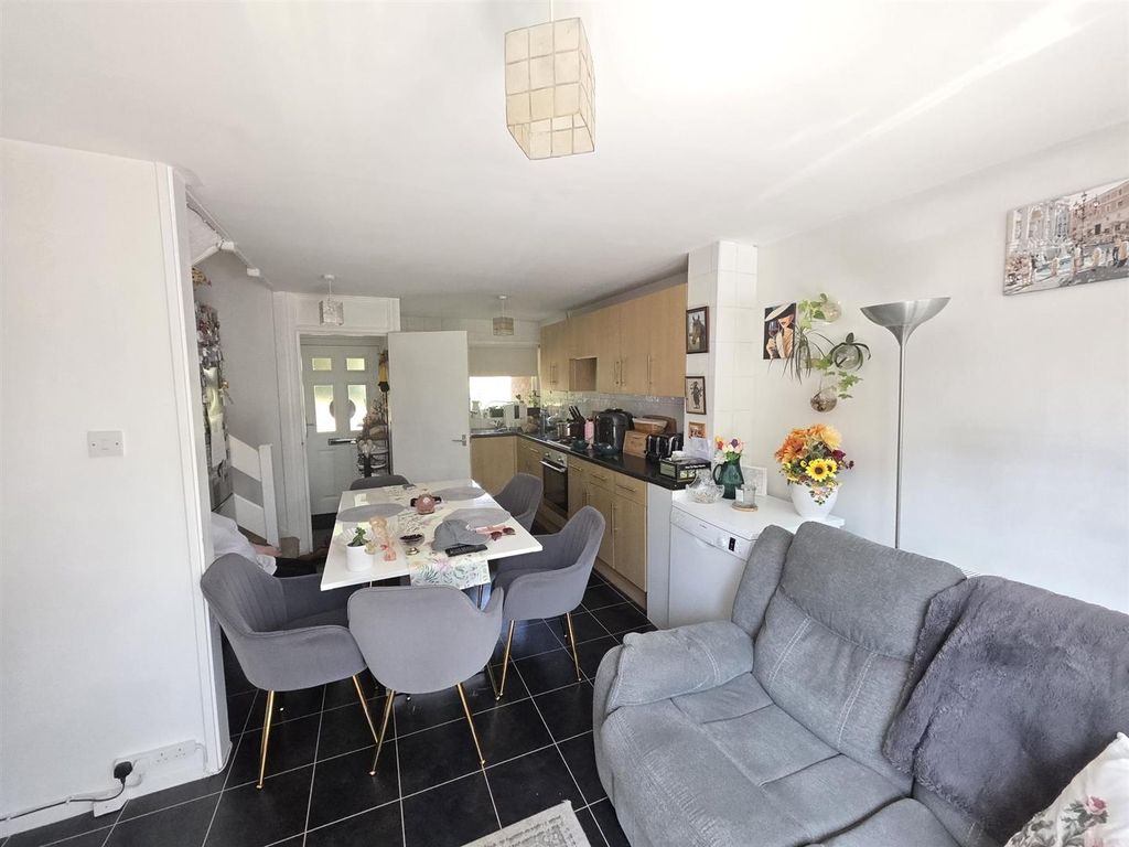 Property photo 2 of 7 1000108048.Jpg