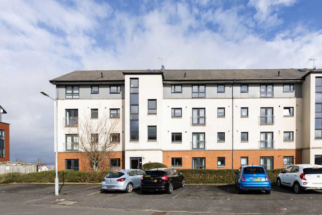 Property photo 1 of 28