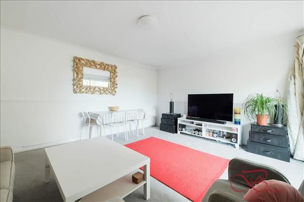 Property photo 3 of 9 Photo