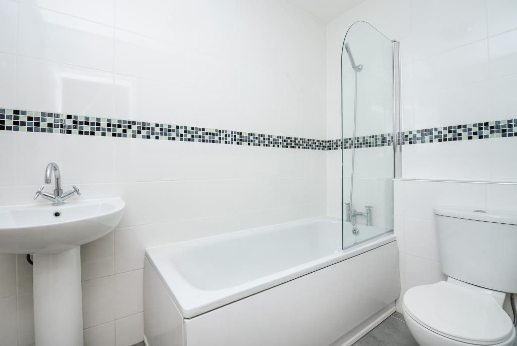 Property photo 3 of 7 Bathroom