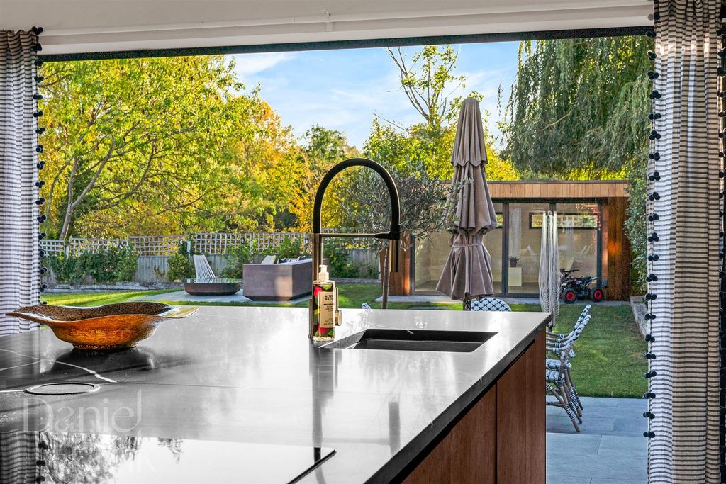 Property photo 3 of 55