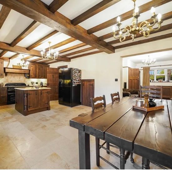 Property photo 2 of 17