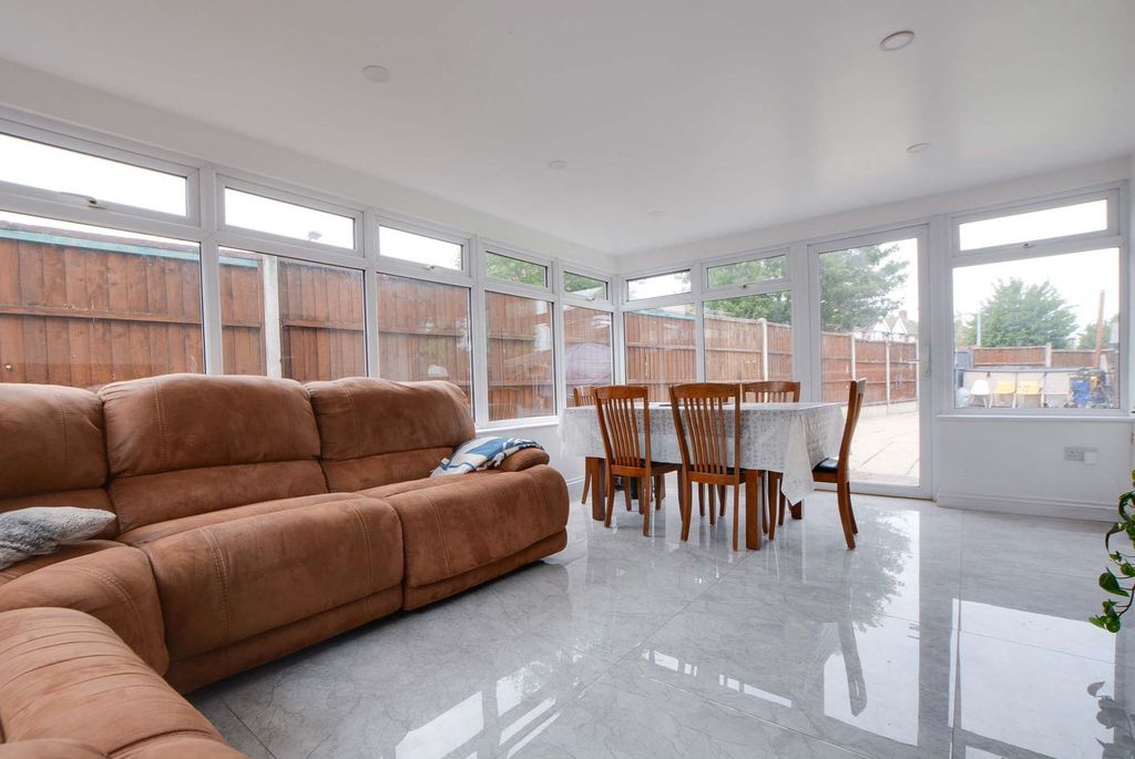 Property photo 2 of 26