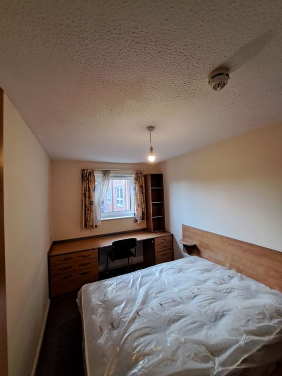 Property photo 2 of 8 Bedroom