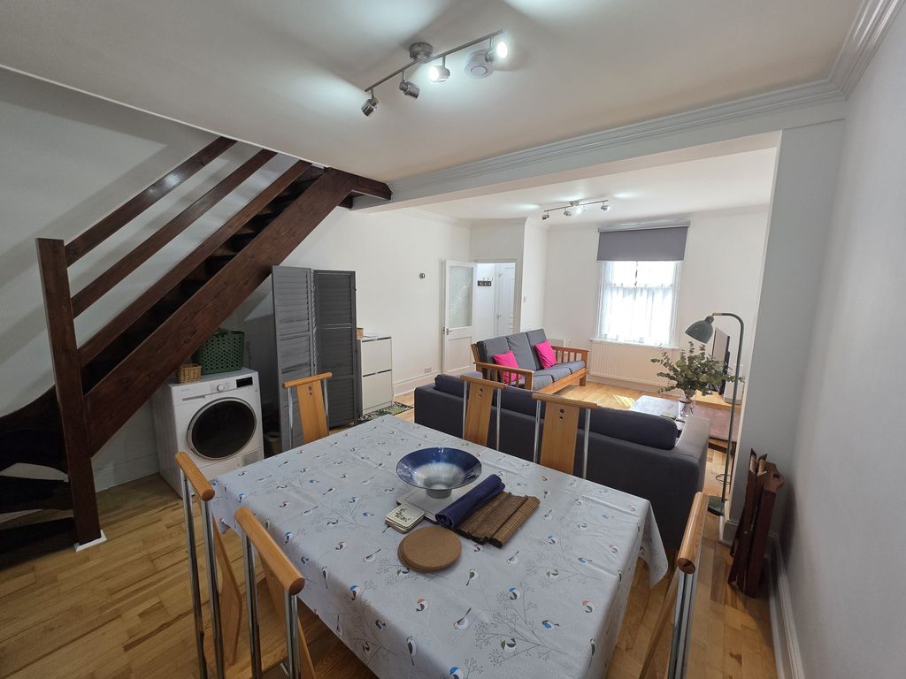 Property photo 2 of 27