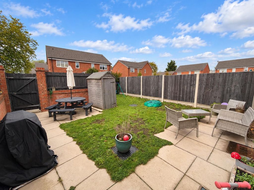 Property photo 3 of 19 Well-Appointed Garden