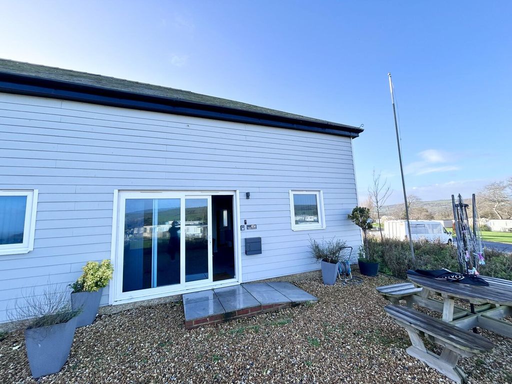 Property photo 1 of 10 Front (Exterior)