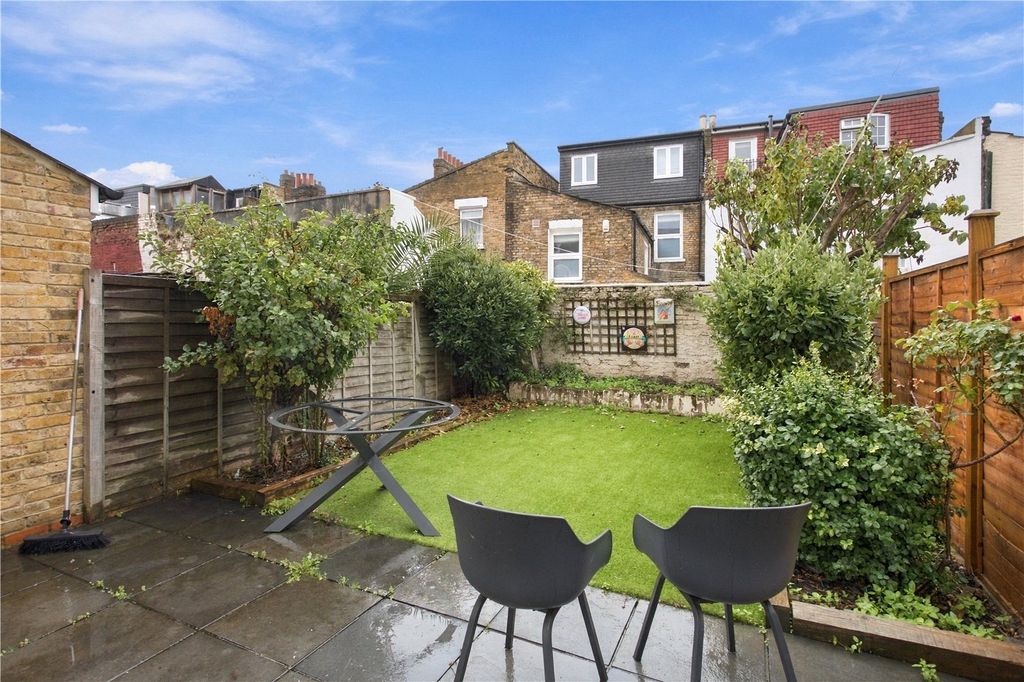 Property photo 2 of 11 Picture No. 16