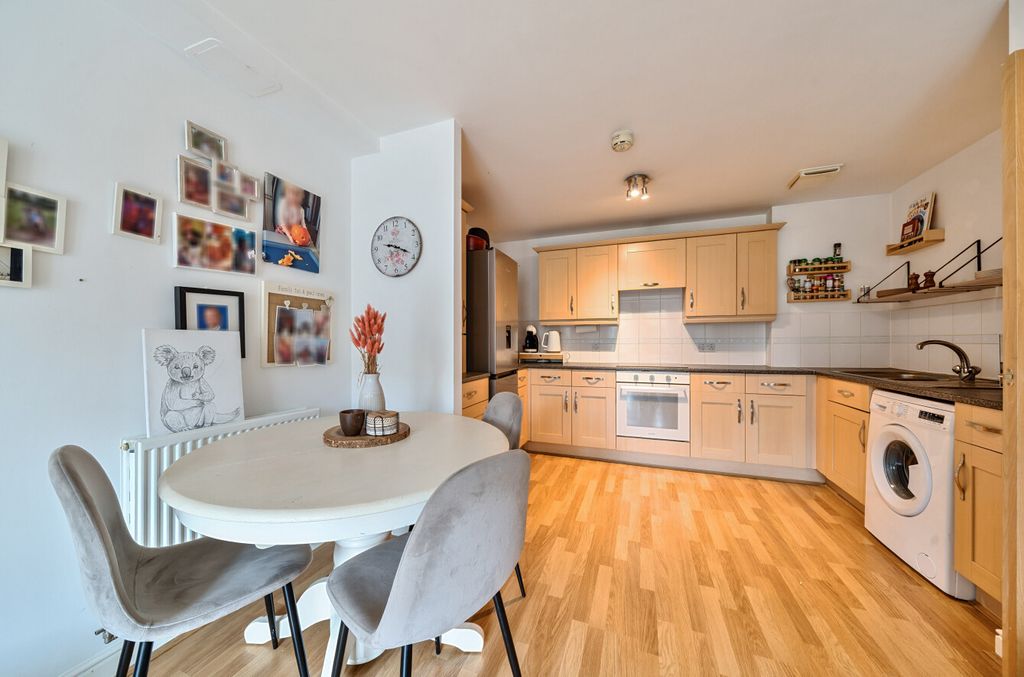 Property photo 3 of 16 1303333-21-683Eb6...