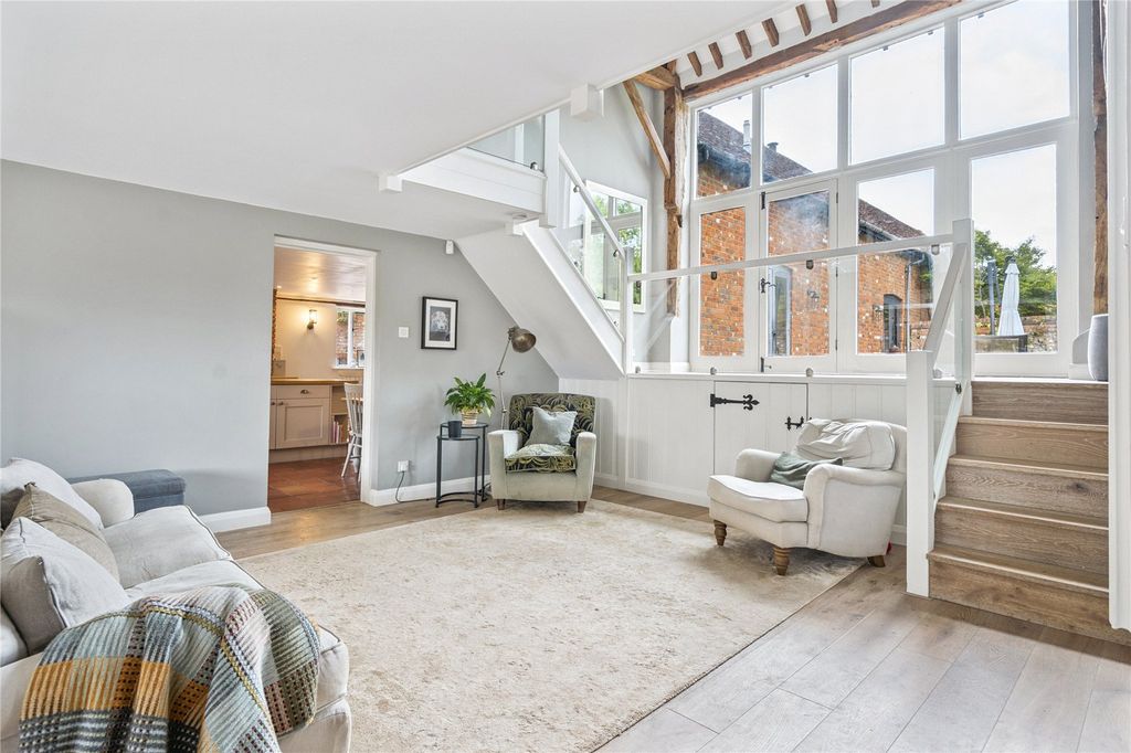 Property photo 3 of 28 Entrance Hall