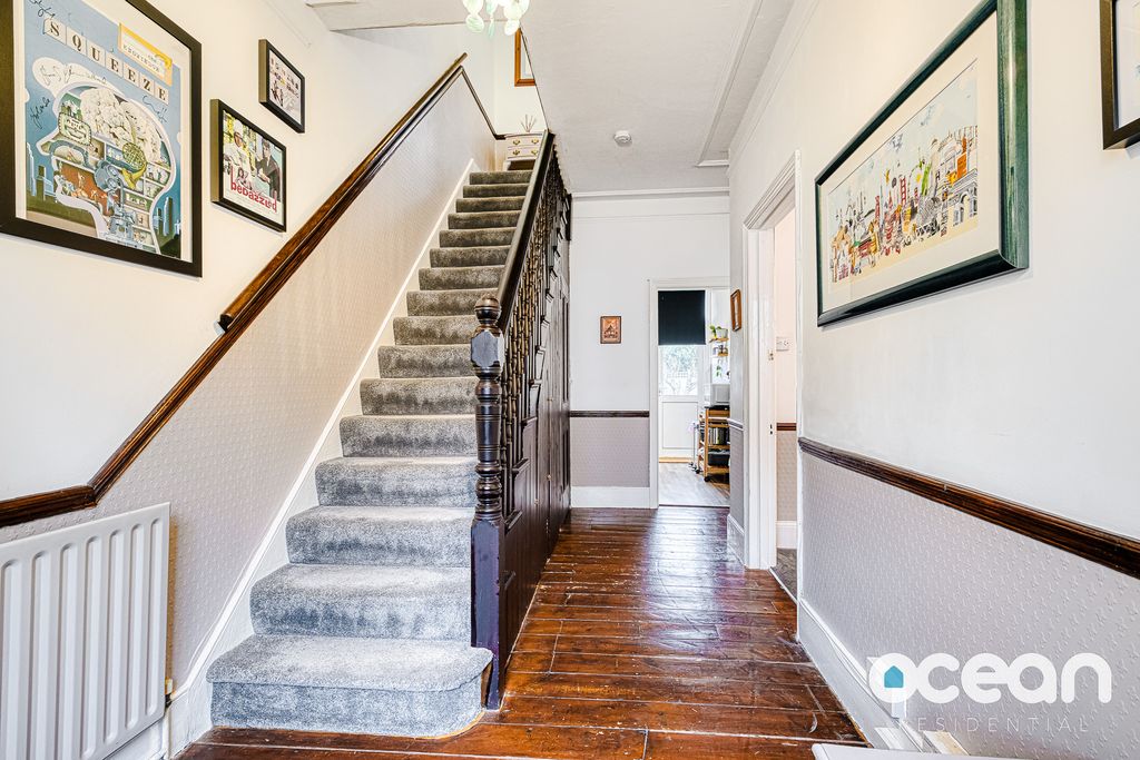 Property photo 3 of 21