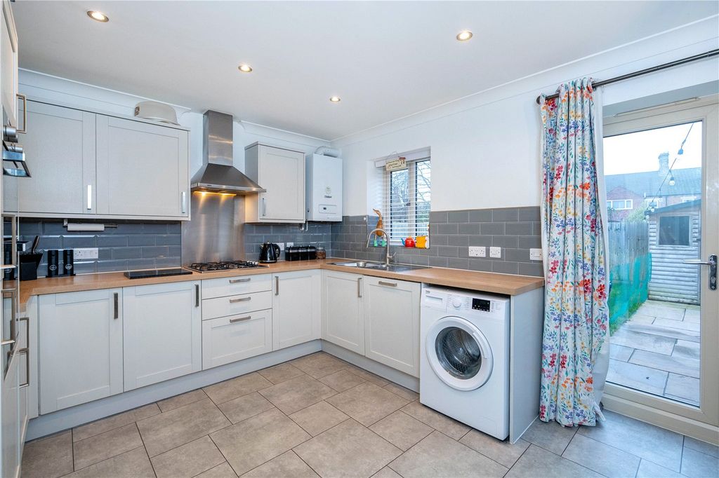 Property photo 2 of 14 Picture No. 12