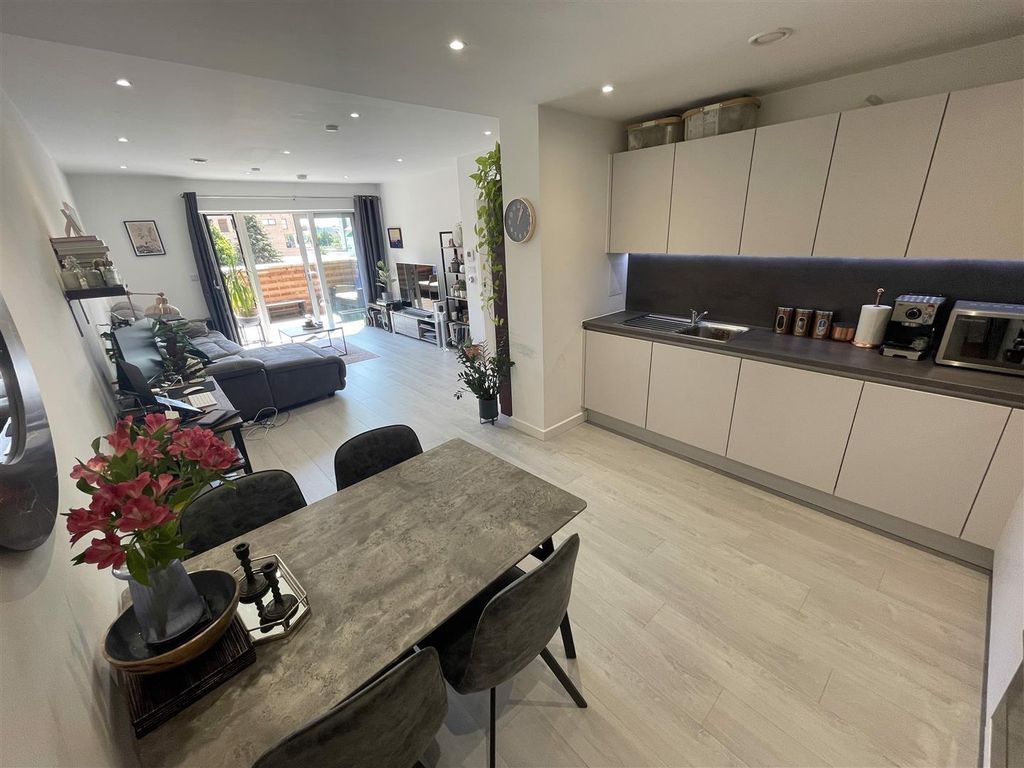 Property photo 1 of 21