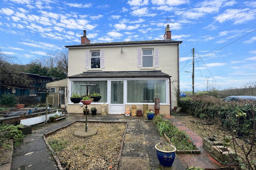 Property photo 2 of 28