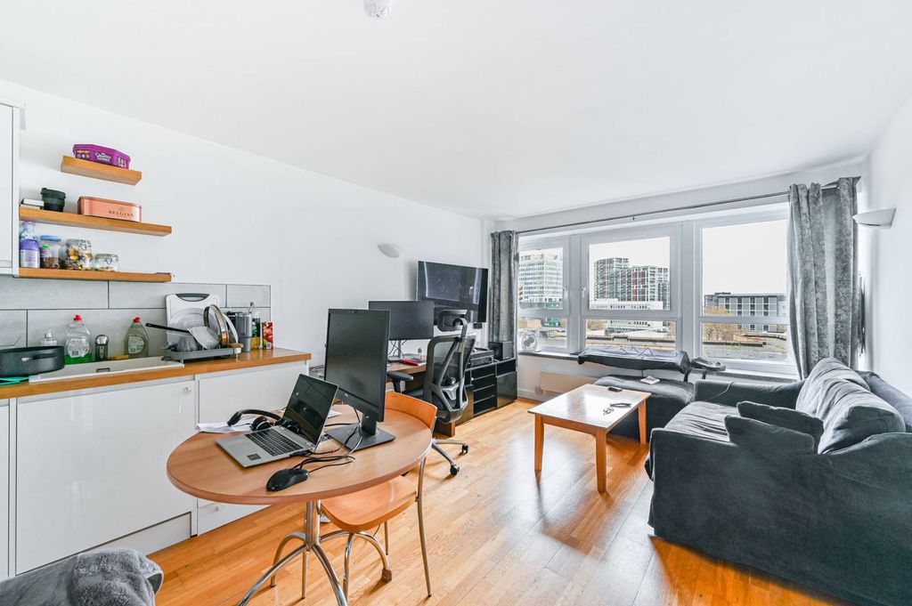 Property photo 3 of 10