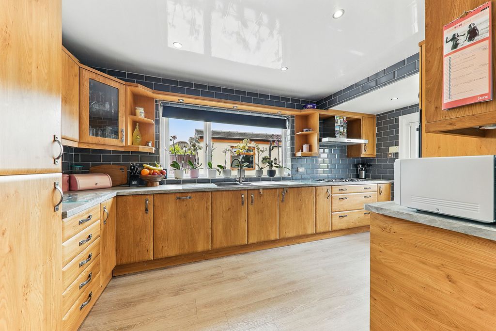 Property photo 1 of 38