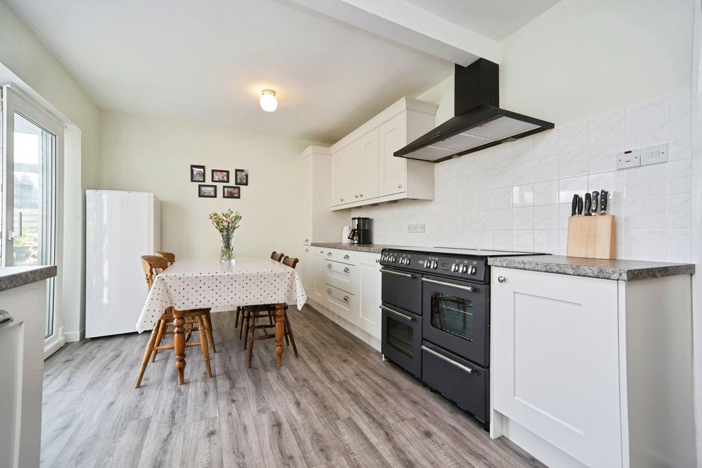 Property photo 2 of 20 Dining Kitchen