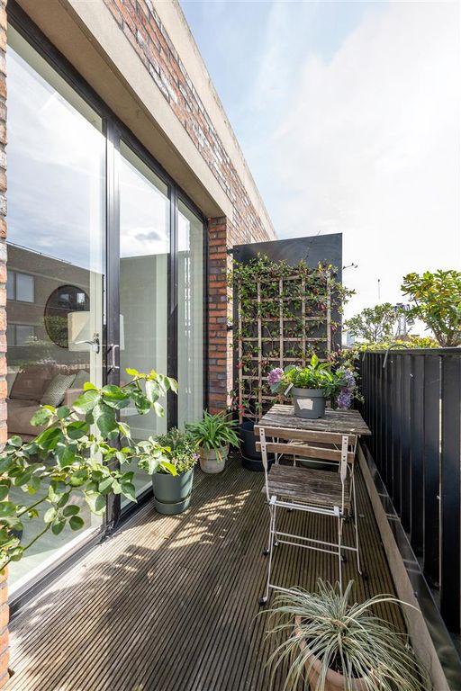 Property photo 2 of 25 Rookwood Way, E3