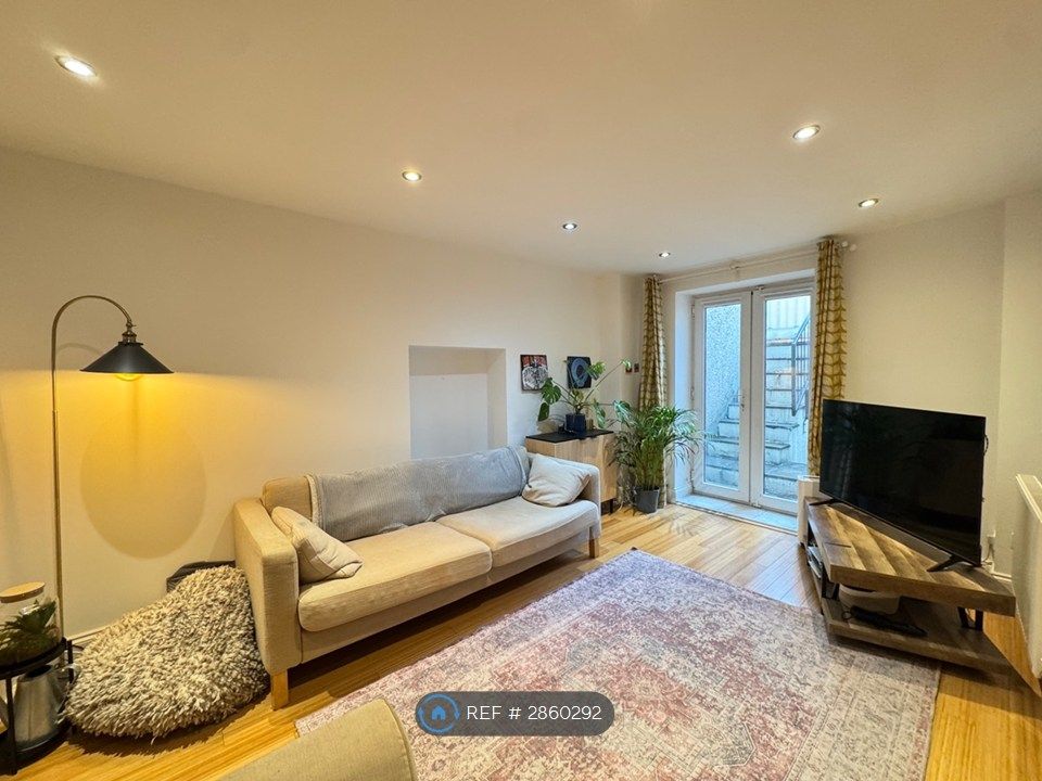 Property photo 3 of 9 Living Area