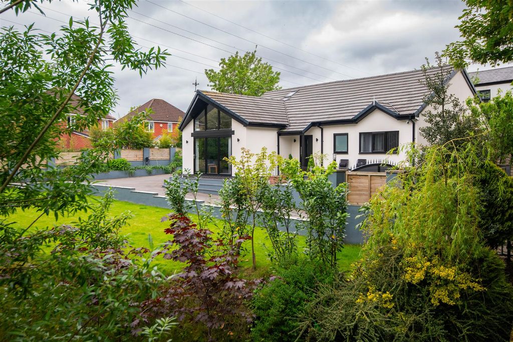 Additional image 34 of 5 bed detached bungalow for saleMill Lane, Farington Moss, Leyland PR26