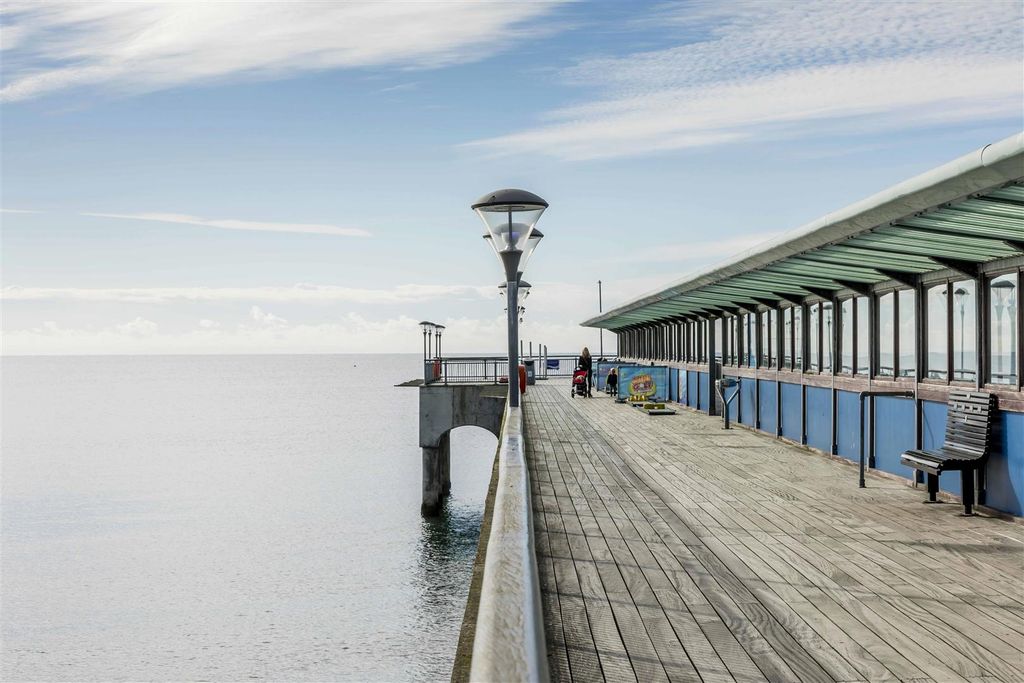 Property photo 3 of 6 Pier 3