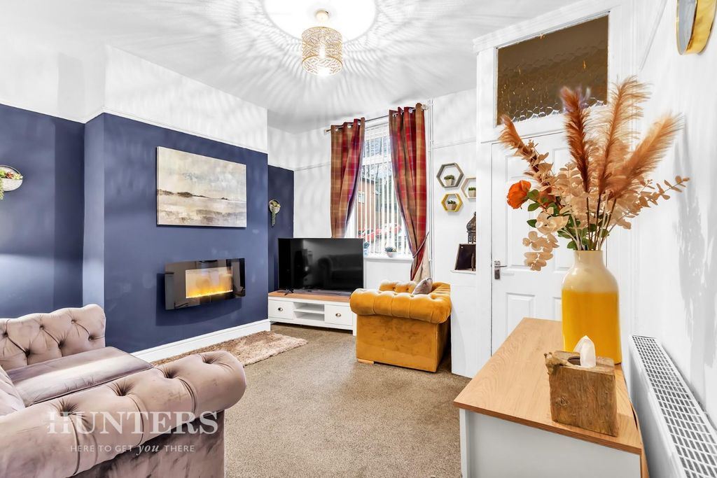 Property photo 2 of 17 Lounge