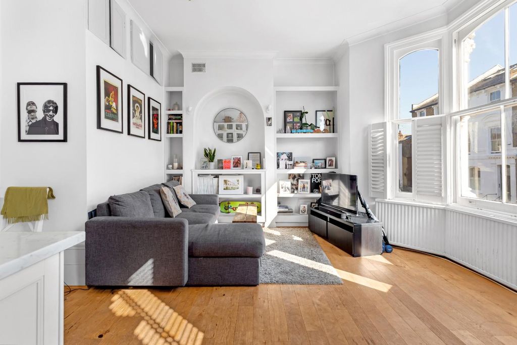 Property photo 3 of 11 Reception