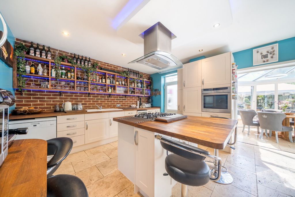 Property photo 2 of 28 1483129-28-6A3Ecf...