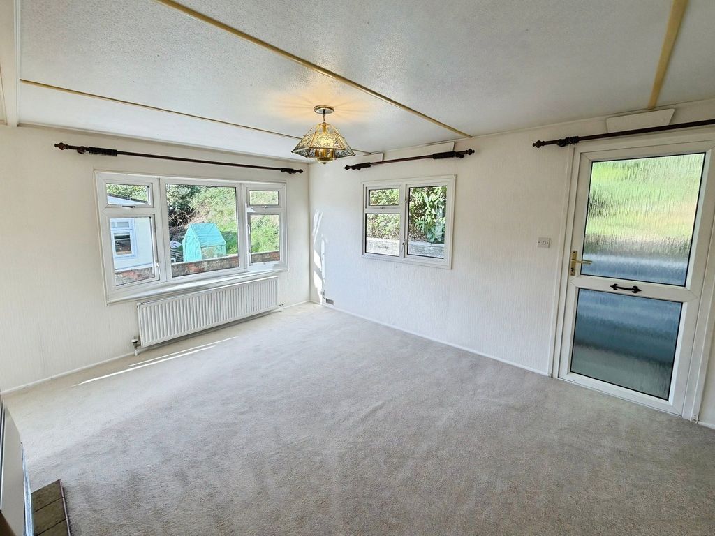 Property photo 2 of 23