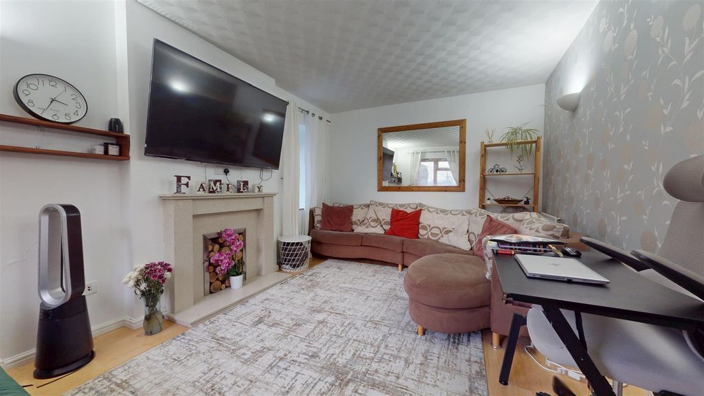 Property photo 2 of 15 12222025_192345.Jpg