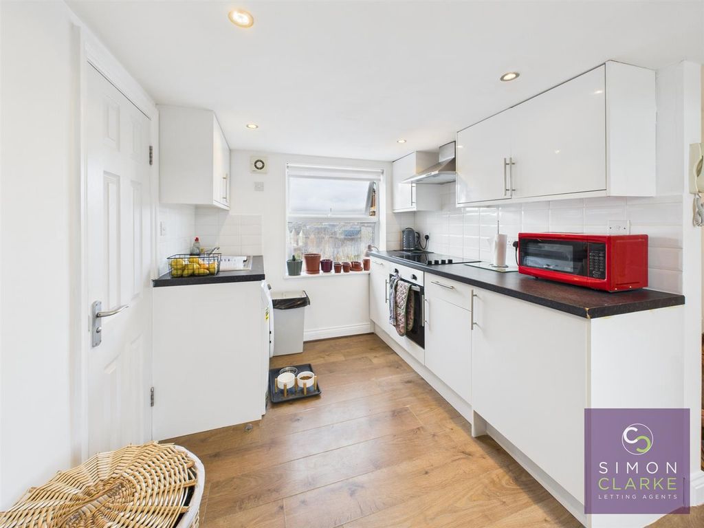 Property photo 2 of 6 Cam05425G0-Pr0060-Still006.Jpg