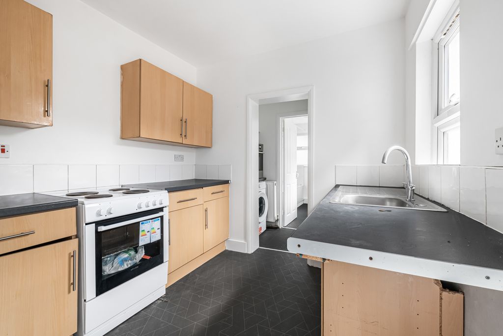 Property photo 3 of 18 Kitchen