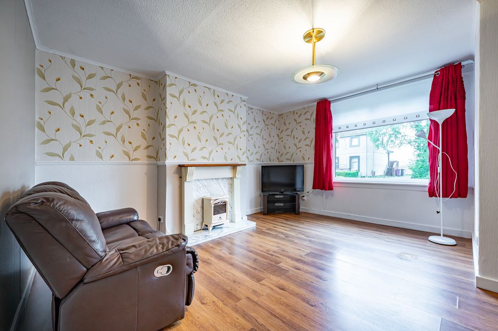 Property photo 2 of 31