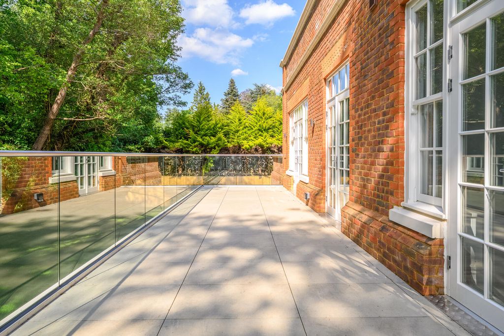 Property photo 1 of 8 Terrace / Patio