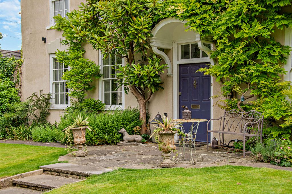 Property photo 1 of 52