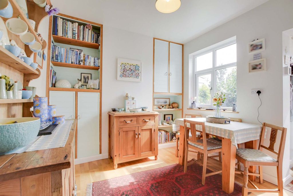 Property photo 3 of 17