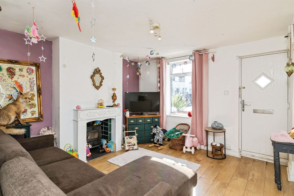 Property photo 2 of 11