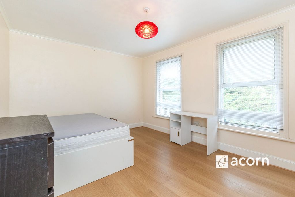 Property photo 3 of 8 97_Kingswood_Road-2