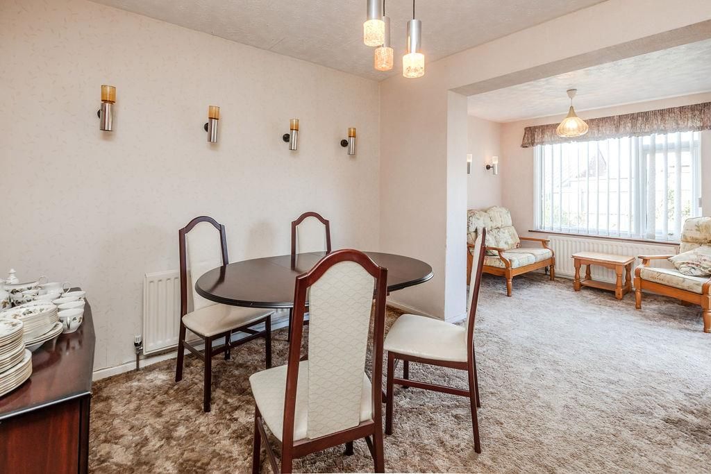 Property photo 3 of 13 c.Din.Jpg