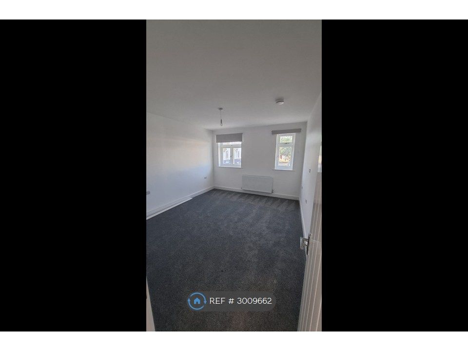 Property photo 3 of 12 Master Bedroom