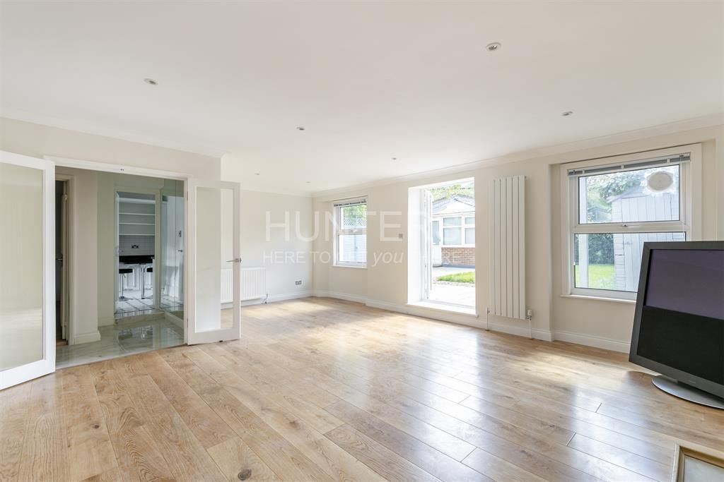 Property photo 3 of 9 Reception