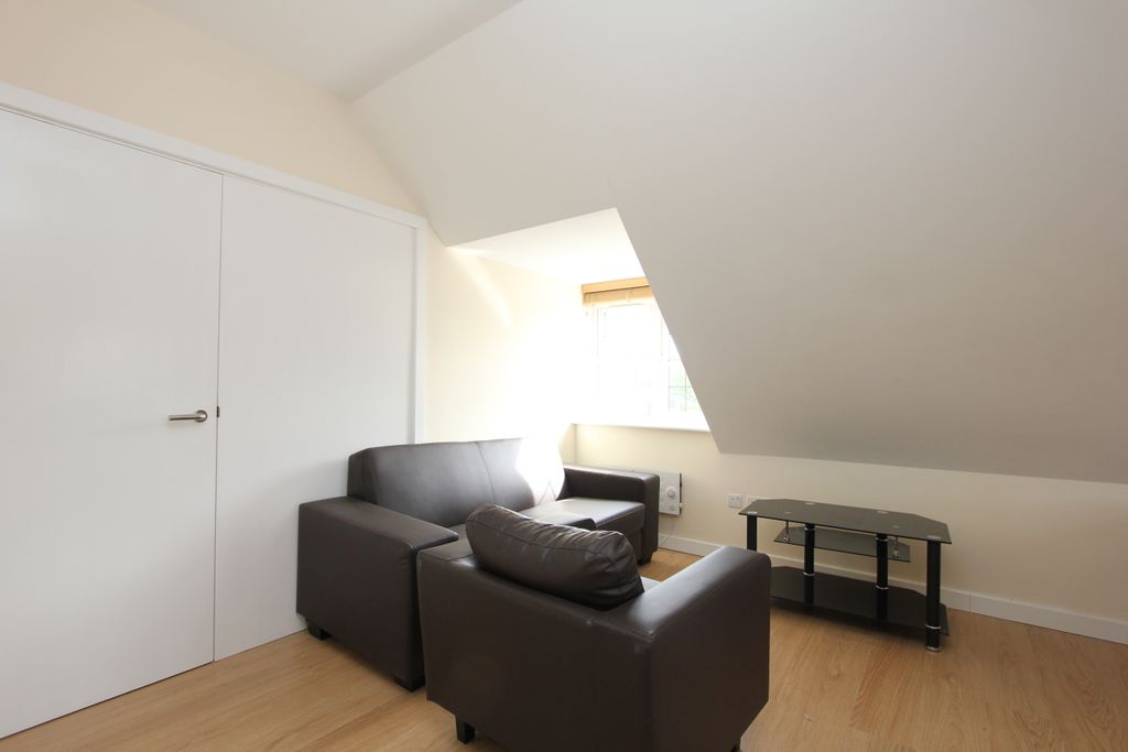 Property photo 1 of 6 Living.Jpg