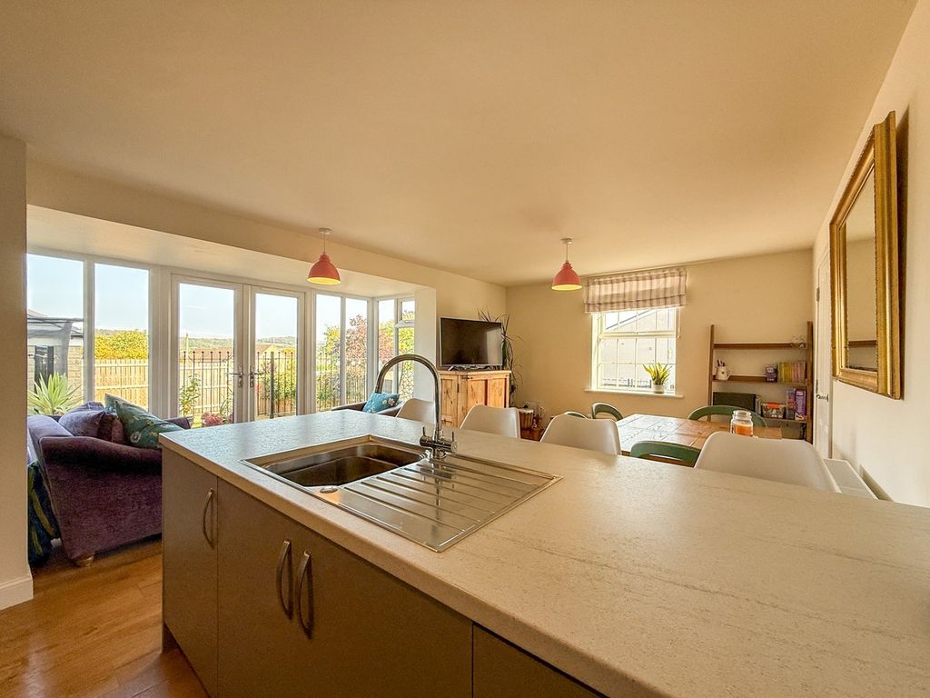 Property photo 3 of 28