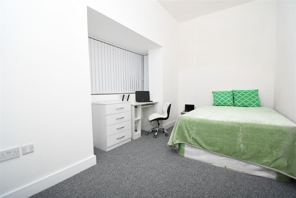 Property photo 2 of 17 5 - 10 Berry.Jpg