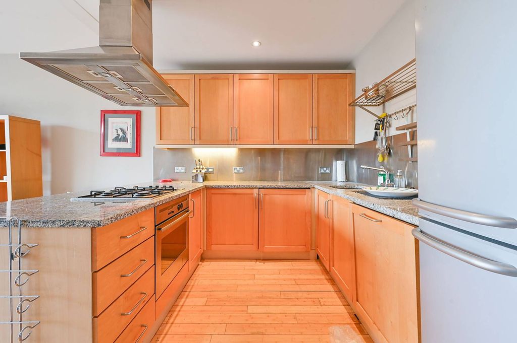 Property photo 1 of 9