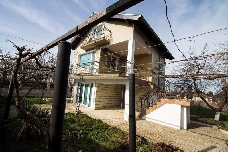 Property photo 2 of 56