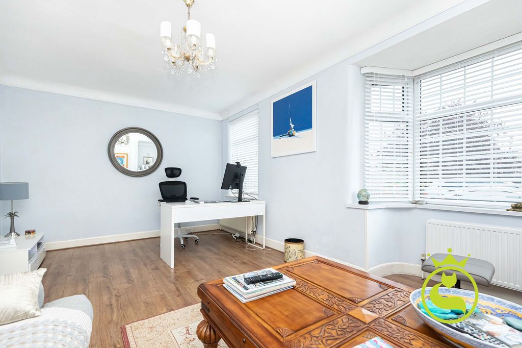 Property photo 2 of 32