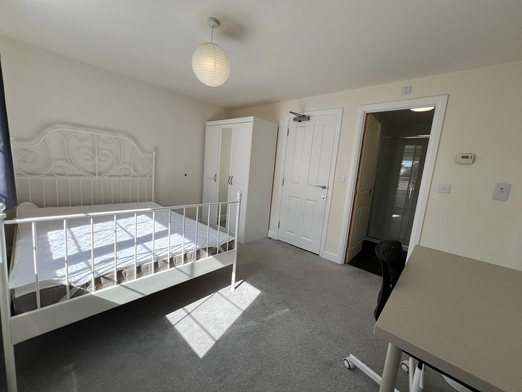 Property photo 3 of 37