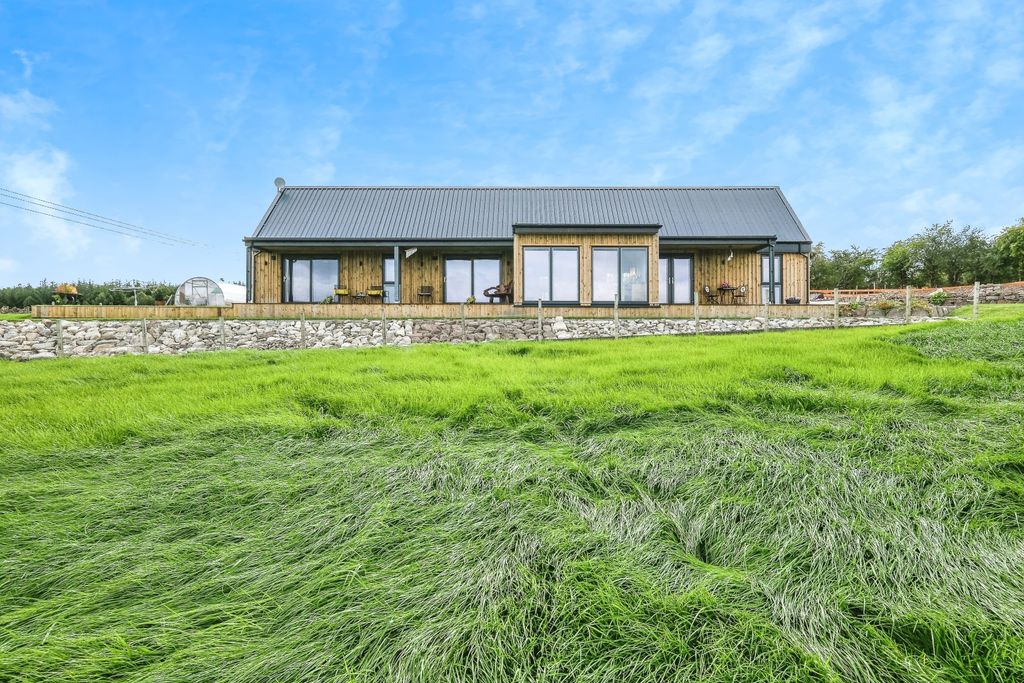 Property photo 2 of 21 Photo #2